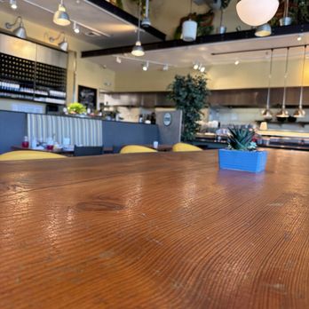 Urban Plates - Restaurant ambience ZEN! - Salad Near Me - Thousand Oaks, California