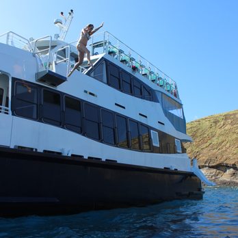 Calypso Charters - Platform Jump aboard the Calypso Molokini Snorkeling Tour - Snorkeling Near Me - Wailuku, Hawaii