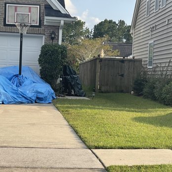 FirstService Residential Charlotte - Trash in driveway - Property Management Near Me - Charlotte, North Carolina FirstService Residential Charlotte - Trash in driveway - Property Management Near Me - Charlotte, North Carolina