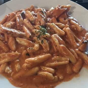 Pasta Mia - Cavatelli with vodka cream sauce and chicken - Pizza Near Me - Bartlett, Illinois