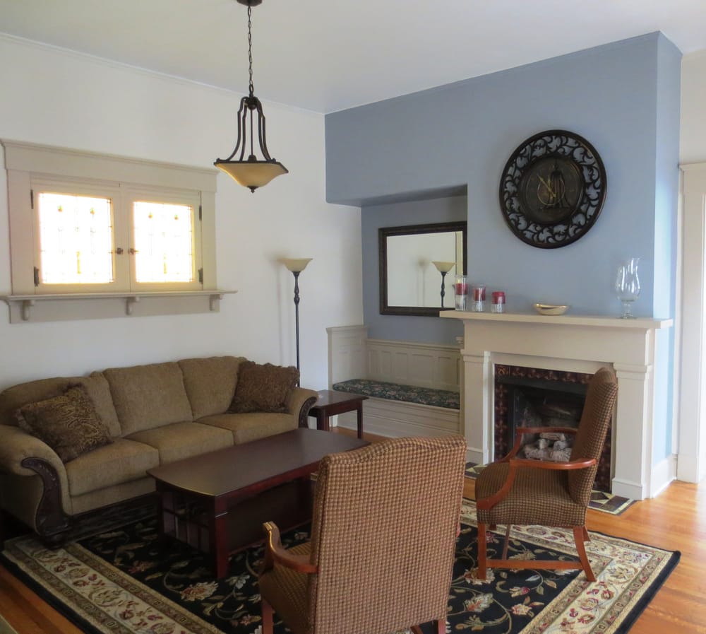 BROOKVILLE LODGE Updated July 2024 14 Photos 801 Main St