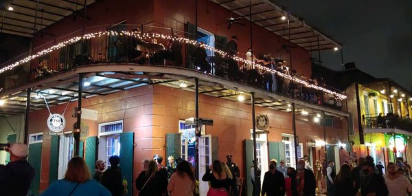 Johnny White's Hole In The Wall by null