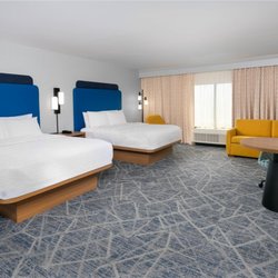 Hampton Inn & Suites Springfield/Downtown - Guest room