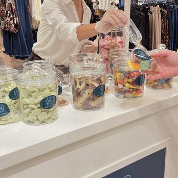 Bloomingdale's - Lovely lady giving out candy during their hotel bloomingdales event. - Cosmetics & Beauty Supply Near Me - Orlando, Florida