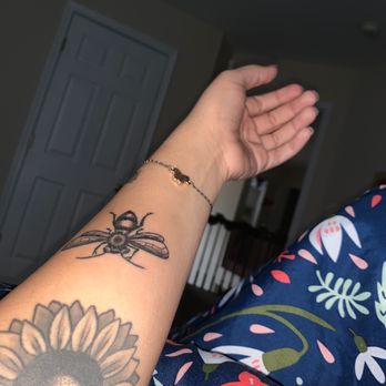 Classic Tattoo - Bee - Tattoo Near Me - Richmond, Virginia