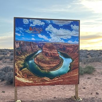 Horseshoe Bend - Signage walking towards the viewing area - Hiking Near Me - Page, Arizona