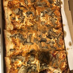 Mamma Mia Pizzeria & Cucina - Vodka Pie wit mushrooms