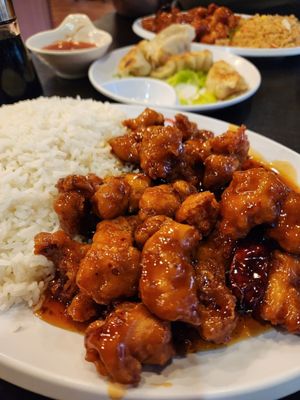 Totts Asian Diner by null