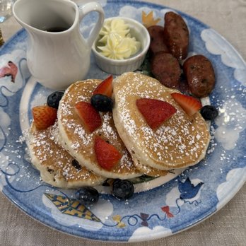 Churchill Manor Bed and Breakfast - Pancakes and berries - Hotels Near Me - Napa, California Churchill Manor Bed and Breakfast - Pancakes and berries - Hotels Near Me - Napa, California