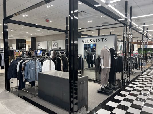 Bloomingdale's by null
