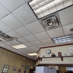 Buseto Pizzeria & Restaurant - Dust and dirt caked onto the ceiling and walls