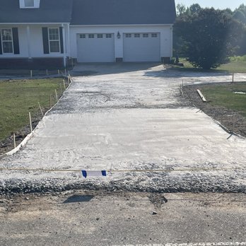 Legacy Construction - Next door neighbor's driveway after contractor poured concrete. - Masonry/Concrete Near Me - Wilkesboro, North Carolina Legacy Construction - Next door neighbor's driveway after contractor poured concrete. - Masonry/Concrete Near Me - Wilkesboro, North Carolina