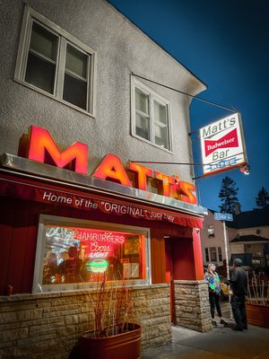 Matt's Bar and Grill by null
