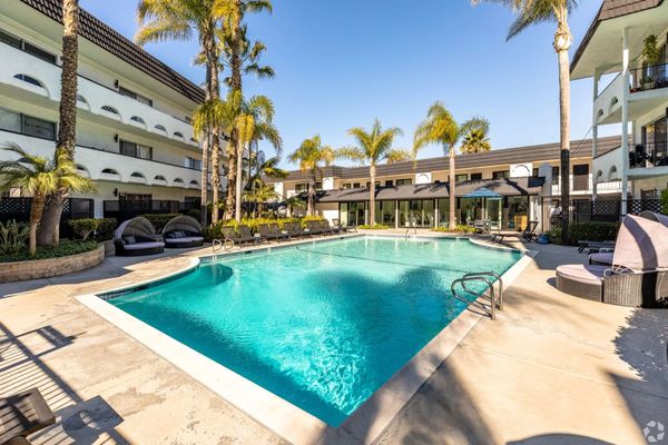 Palmilla Apartments by null