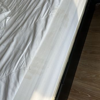Brick Motor Inn - Stained hand prints on mattress TOPPER - Hotels Near Me - Brick, New Jersey