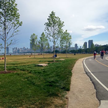 Fullerton Beach - South view of the main path. - Beaches Near Me - Chicago, Illinois