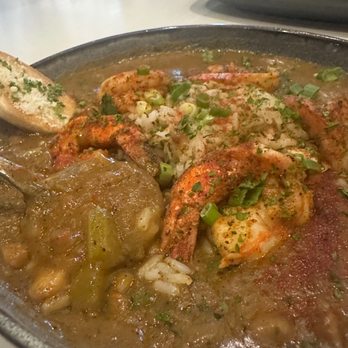 Red Door Grille - Shrimp étouffée - American Near Me - Tulsa, Oklahoma Red Door Grille - Shrimp étouffée - American Near Me - Tulsa, Oklahoma