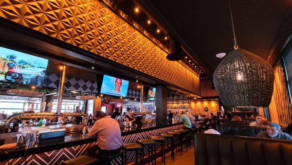 Tap 42 Craft Kitchen & Bar - Kendall by null