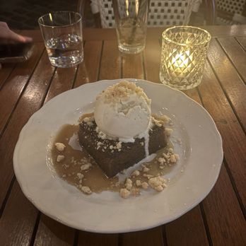 Trivoli Tavern - Sticky Date Cake - American Near Me - Chicago, Illinois Trivoli Tavern - Sticky Date Cake - American Near Me - Chicago, Illinois