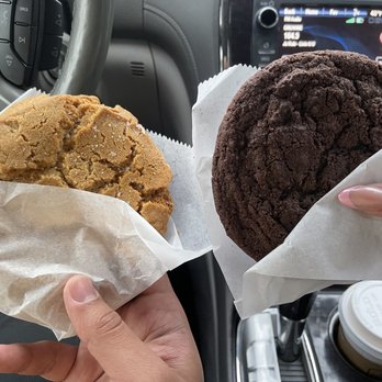 Spilt Milk - Brown Butter Sugar cookie (left) / Mexican Hot Chocolate (right) - Bakeries Near Me - Oak Park, Illinois