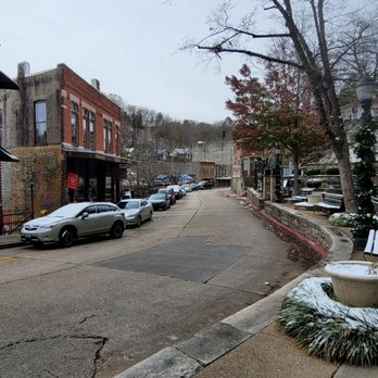 Basin Park Hotel - Looking at shops early morning from entrance to hotel - Hotels Near Me - Eureka Springs, Arkansas Basin Park Hotel - Looking at shops early morning from entrance to hotel - Hotels Near Me - Eureka Springs, Arkansas