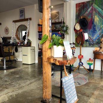 Salon Benders - The waiting/entrance area of the salon. - Hair Stylists Near Me - Long Beach, California Salon Benders - The waiting/entrance area of the salon. - Hair Stylists Near Me - Long Beach, California
