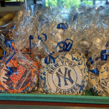 Alpine Pastry Shoppe - Mets or Yankees? - Bakeries Near Me - Smithtown, New York