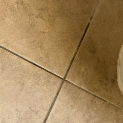 Delta Hotels by Marriott Helena Colonial - The tile was filthy.