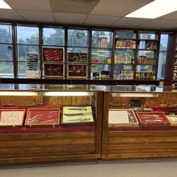 B & R Grocery - Hunting products, and memorabilia