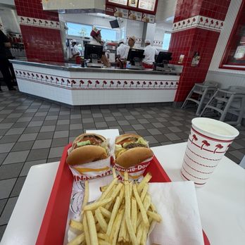 In-N-Out Burger - Burgers Near Me - Redondo Beach, California In-N-Out Burger - Burgers Near Me - Redondo Beach, California