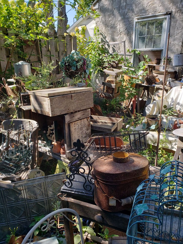 HEN HOUSE 2 ANTIQUES Updated September 2024 12 Photos 5961