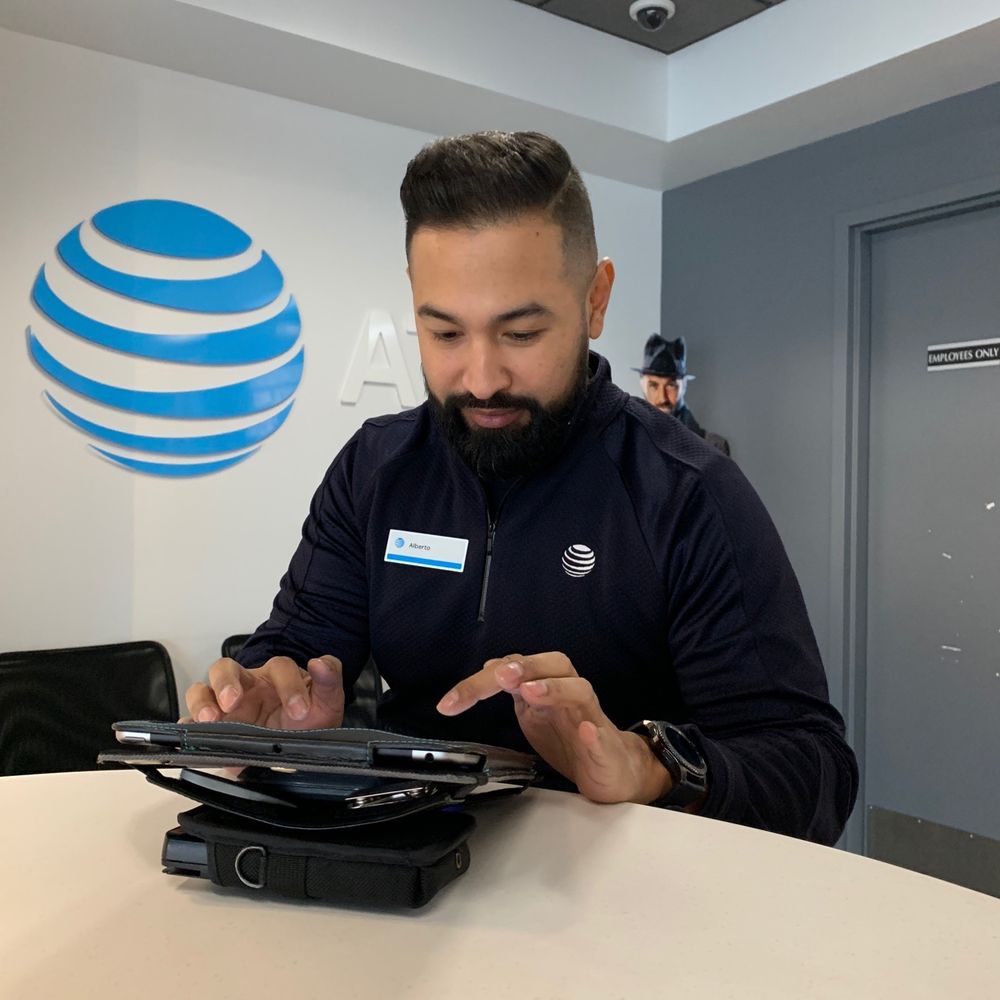 AT&T Store - Alberto serving me. - Mobile Phones Near Me - Modesto, California AT&T Store - Alberto serving me. - Mobile Phones Near Me - Modesto, California