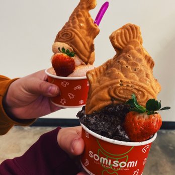 Somisomi - Strawberry ice cream with graham topping and Oreo ice cream with Oreo topping. - Desserts Near Me - Long Beach, California Somisomi - Strawberry ice cream with graham topping and Oreo ice cream with Oreo topping. - Desserts Near Me - Long Beach, California