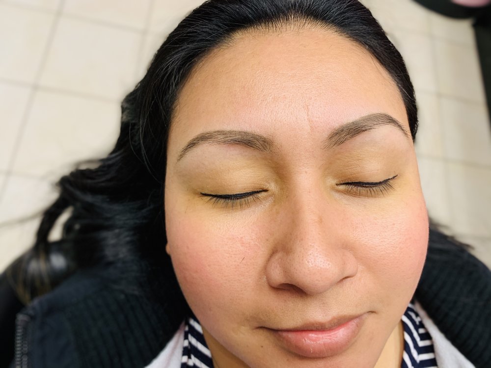 OM EYEBROWS Logo