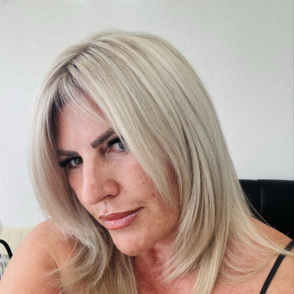 Luxbae - Blonde perfection - Hair Salons Near Me - Glendale, California