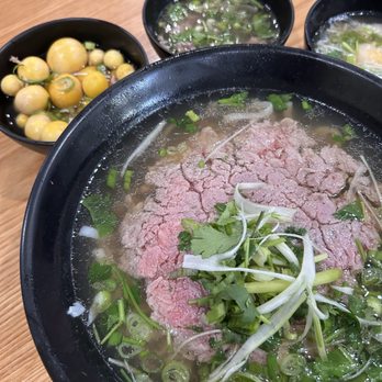 Pho Huong Lan 2 - Medium P1. Phở Tái Đập (side orders of fertilized eggs, minced beef, and poached egg) - Vietnamese Near Me - Orlando, Florida