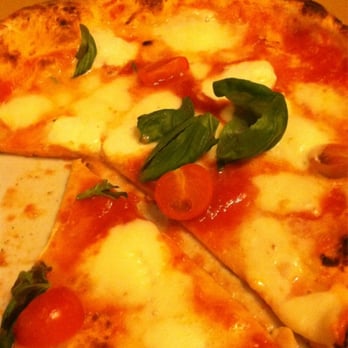 Florens - The margherita with buffalo mozzarella, apparently the better one - Pizza Near Me - Florence, FI