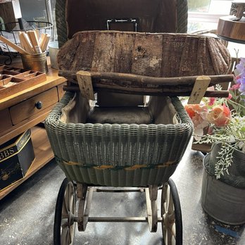 Kalama Vintage Warehouse - Antiques Near Me - Kalama, Washington Kalama Vintage Warehouse - Antiques Near Me - Kalama, Washington