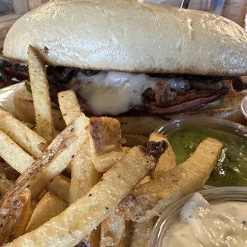 Gilgamesh Brewing - Independence - Cuban - Pizza Near Me - Independence, Oregon