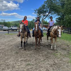 Circle B Ranch - Special farm/horse ranch in the Adirondacks. Ride was fun. Trails are well maintained and the ranch is beautiful. Animals r cared for