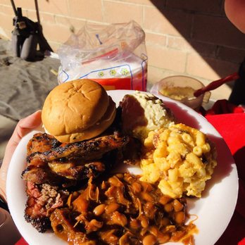 Al&Dora's Rollin Bbq - Caterers Near Me Al&Dora's Rollin Bbq - Caterers Near Me