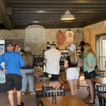 Pink Coyote Dessert - Looks like a lot of people put the line moved very quickly. - Ice Cream & Frozen Yogurt Near Me - Fort Walton Beach, Florida