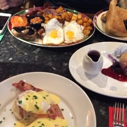 Frankie & Benny's - Full English Breakfast plate, Blueberry Pancakes, Eggs Benedict with choice of meat (get the bacon). All 3 plates £5 each!