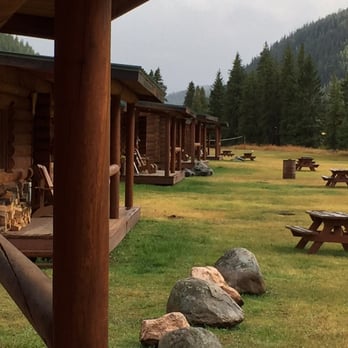 320 Guest Ranch - Row of cabins - Guest Houses Near Me - Gallatin Gateway, Montana 320 Guest Ranch - Row of cabins - Guest Houses Near Me - Gallatin Gateway, Montana
