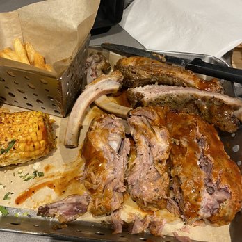 Chili's - 8 ribs for a full rack... some of them look like medium spare ribs - American Near Me - Vacaville, California Chili's - 8 ribs for a full rack... some of them look like medium spare ribs - American Near Me - Vacaville, California