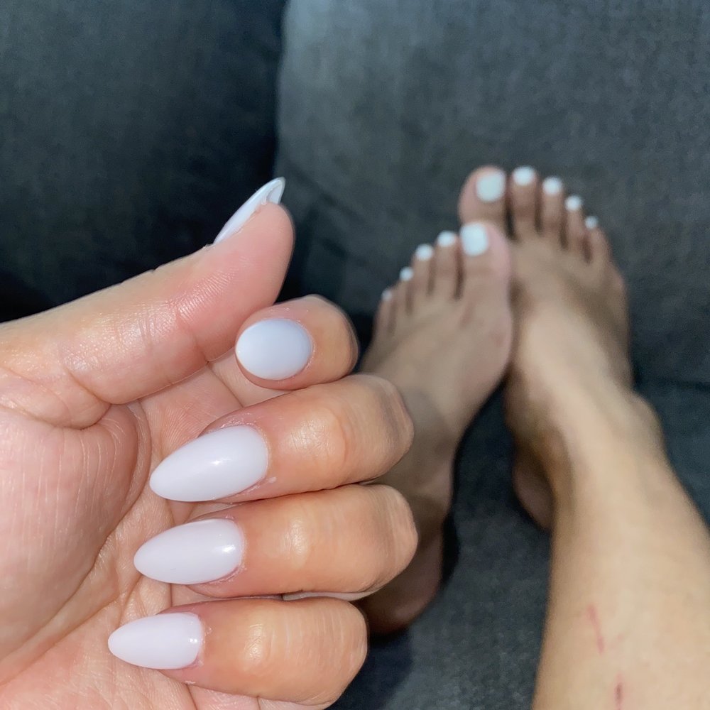 Lee did my beautiful nails