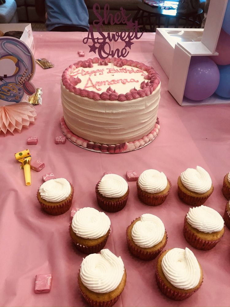 Charuby's Cakes Logo