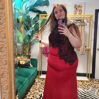 Plus Size Pretty - The dressing room makes you feel like pampered royalty! - Used, Vintage & Consignment Near Me - Columbus, Ohio