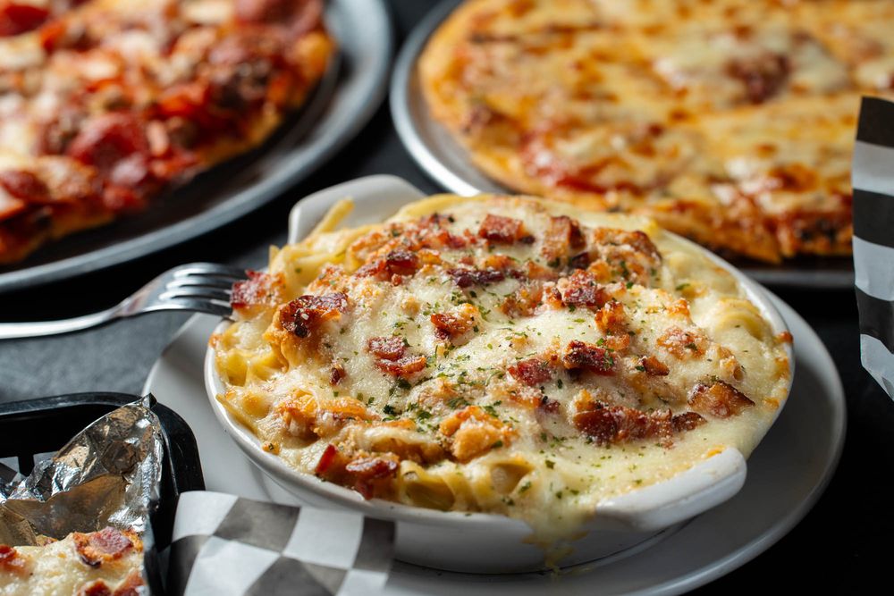 Thee Upper Crust Pizzeria Logo