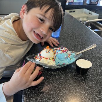 Dewar's Candy Shop - A Sweet Treat Reward for being so brave at the doctor! - Candy Stores Near Me - Bakersfield, California